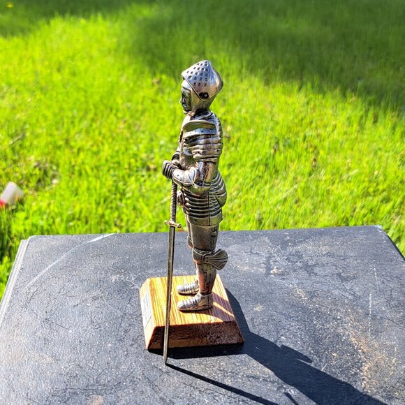 King Henry VIII Pewter Statue Combat Armor - Picture 3 of 10